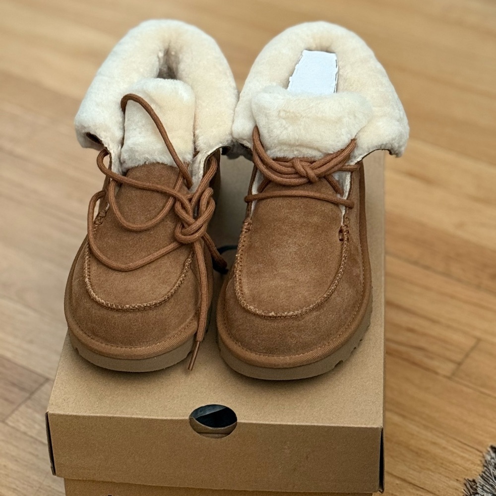 UGG Brown Ankle Boots with Cream Fur Lining